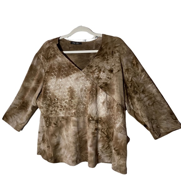 Mocha ☕️ and Cream Stretchy Plus size 3/4 Sleeve top - Picture 1 of 7